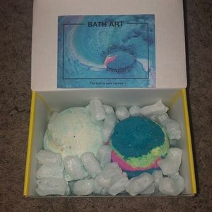 2 Lush bath bombs